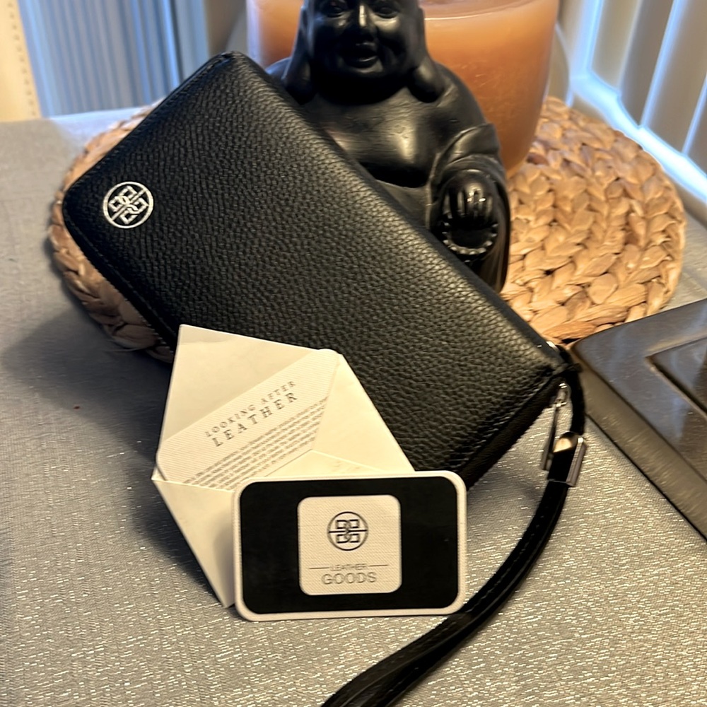BOLVAINT PARIS GERTRUDE FULL SIZE WALLET-used shortly- looking like NEW 💯